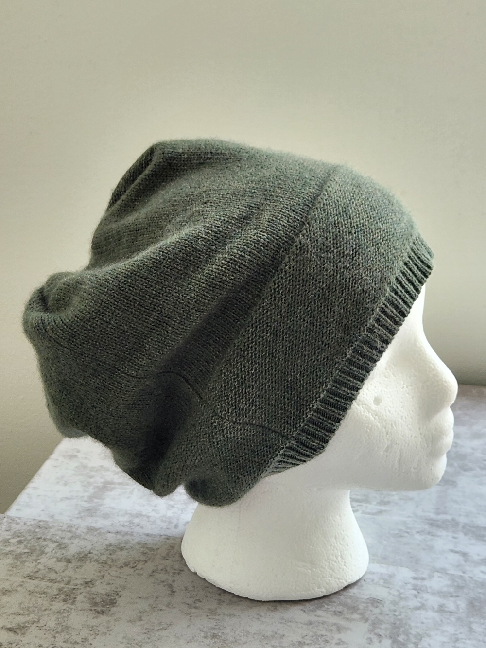 PORTOLANO Womens Cashmere Beanie Hat Green OS Scrunchy Ribbed Brim Quiet Luxury